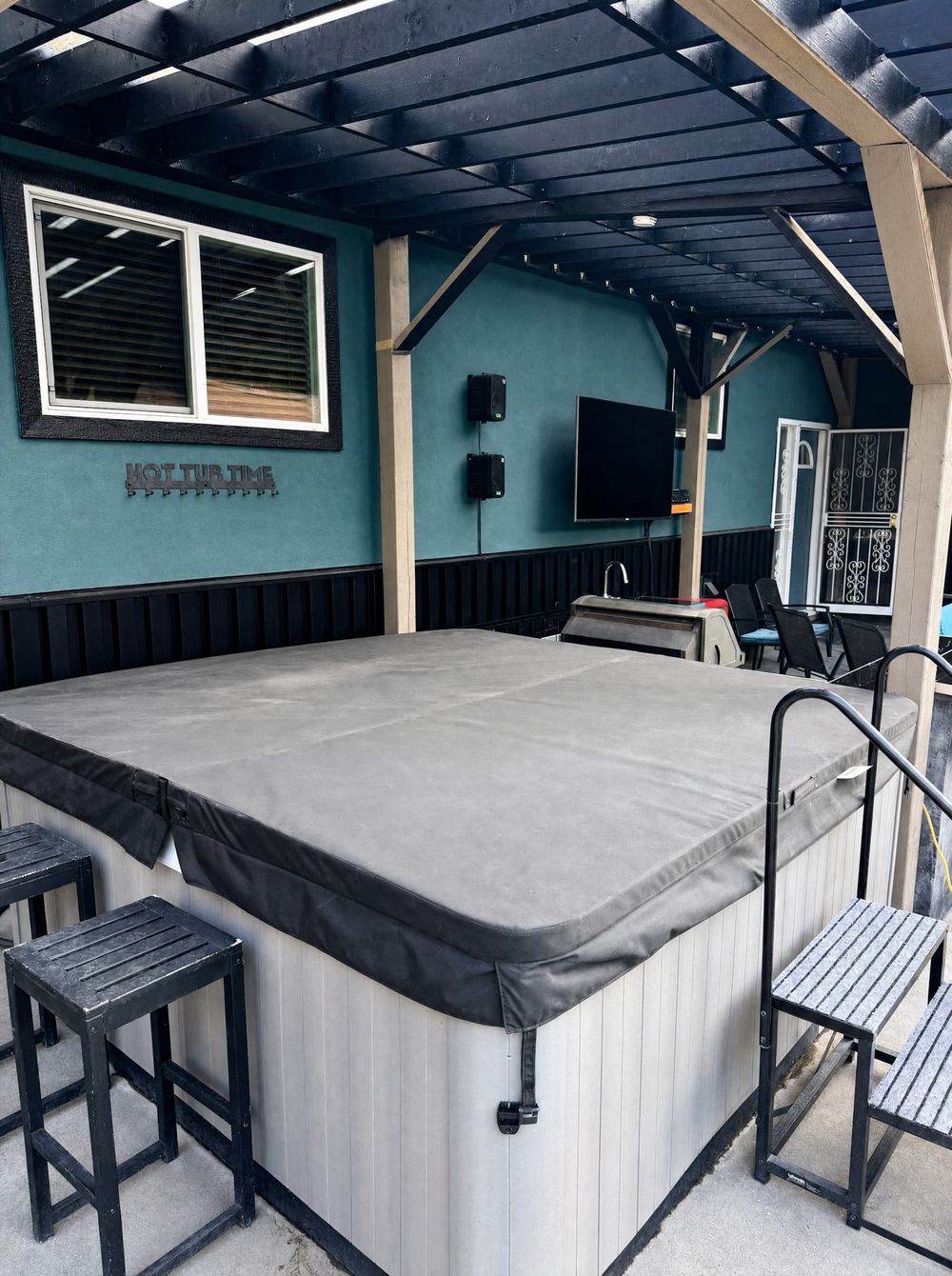 Covered hot tub under the pergola